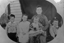 044: Mary Anne (Murphy) Reddy, with her four oldest children,l-r Dennis, Julia, Jerry  and Michael. (circa 1902)